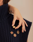 pin's pins camille enrico broderie or raphia