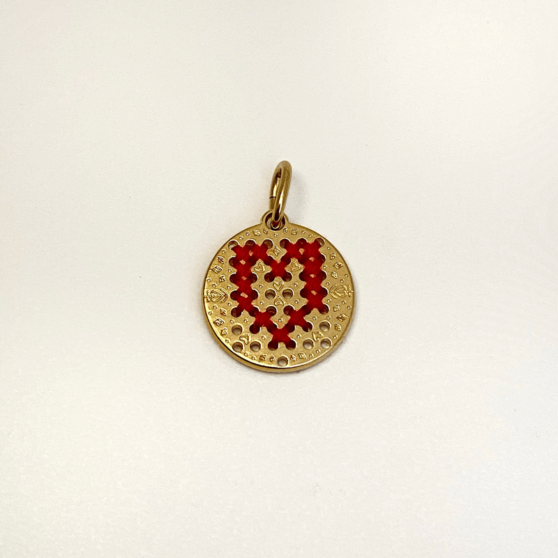 Amulette Mon Coeur, dorée 24K, brodée de fils de coton