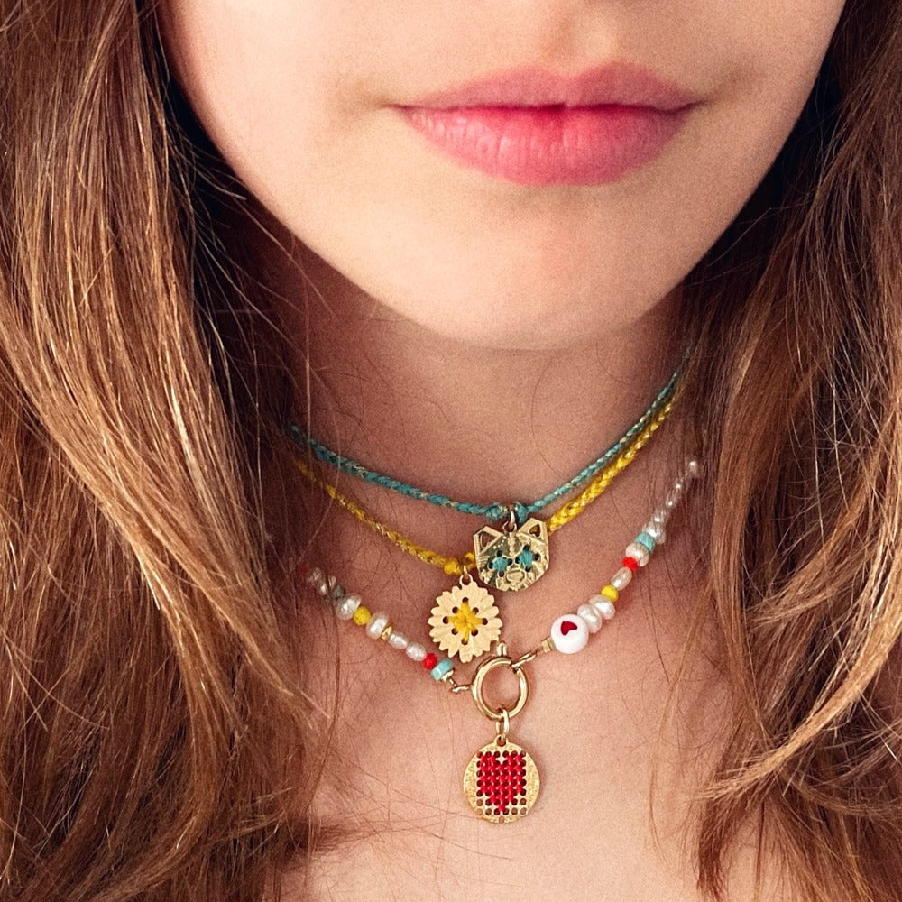 Collier HOP, perles multicolores, amulette dorée 24K broderie en cordon ciré