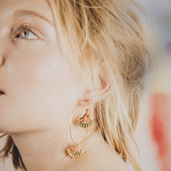 Médaille Coquillage doré 24K fil de coton créole