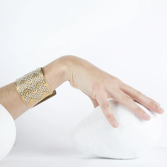 manchette or broderie camille enrico