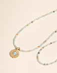 Collier PEARL en perles naturelles, amulette dorée 24k