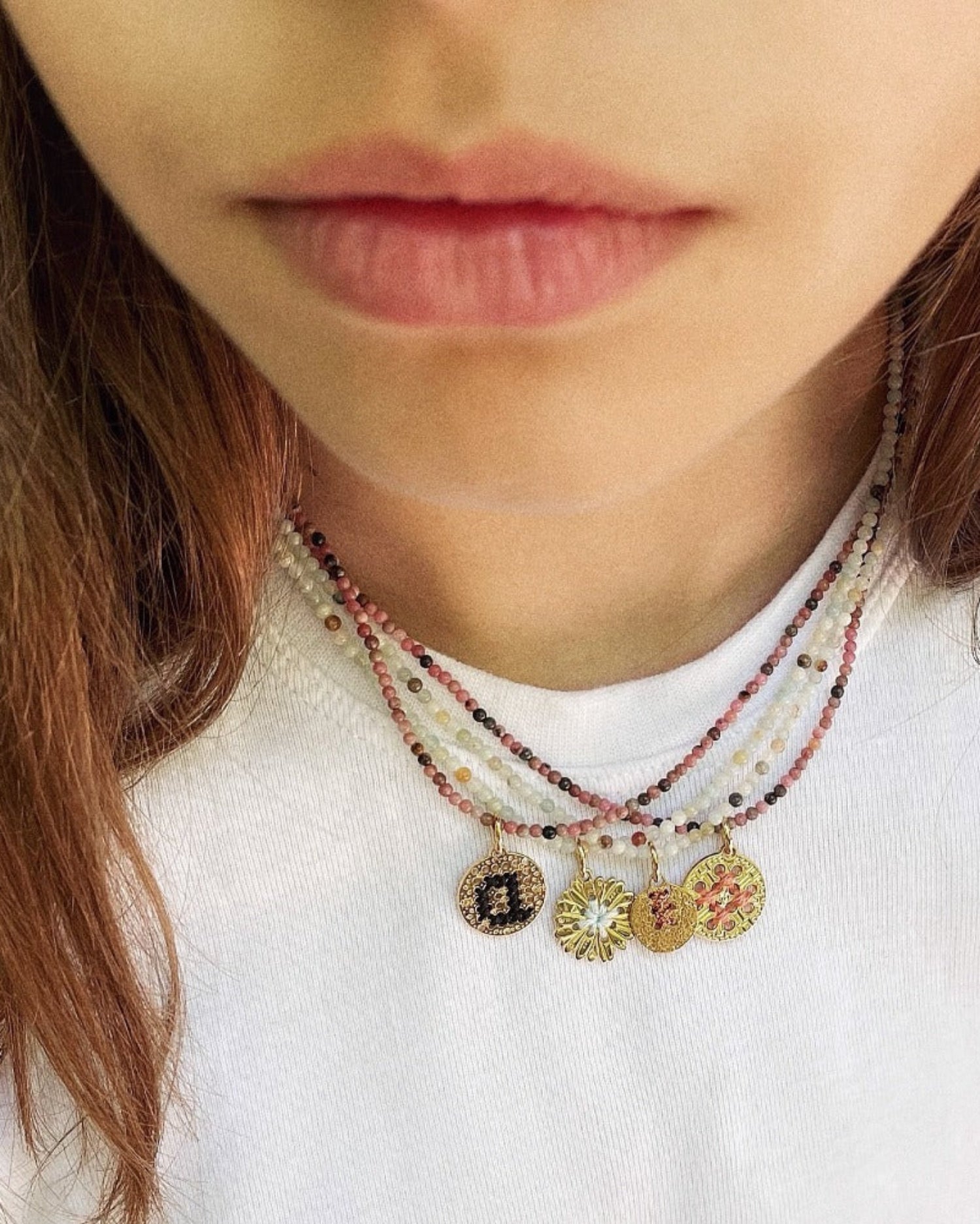 Collier PEARL en perles naturelles, amulette dorée 24k