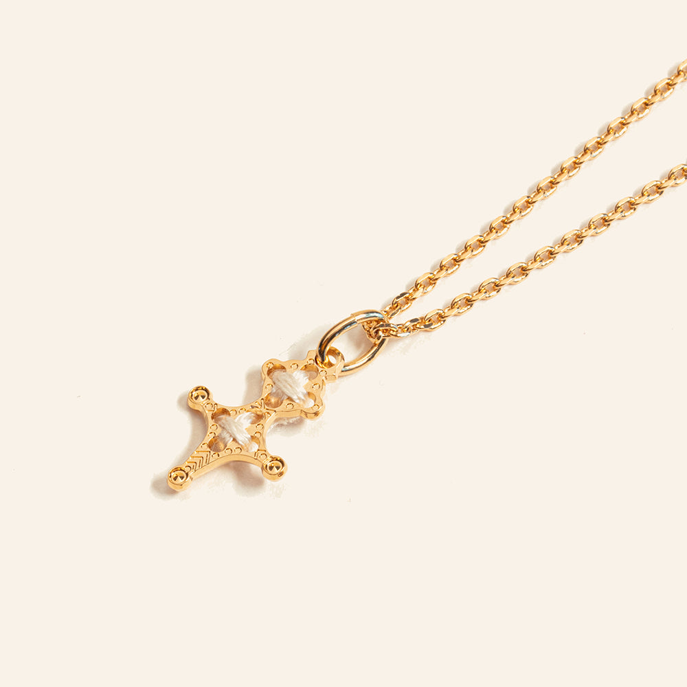 Médaille Croix du Sud doré 24K fil de coton chaîne fine