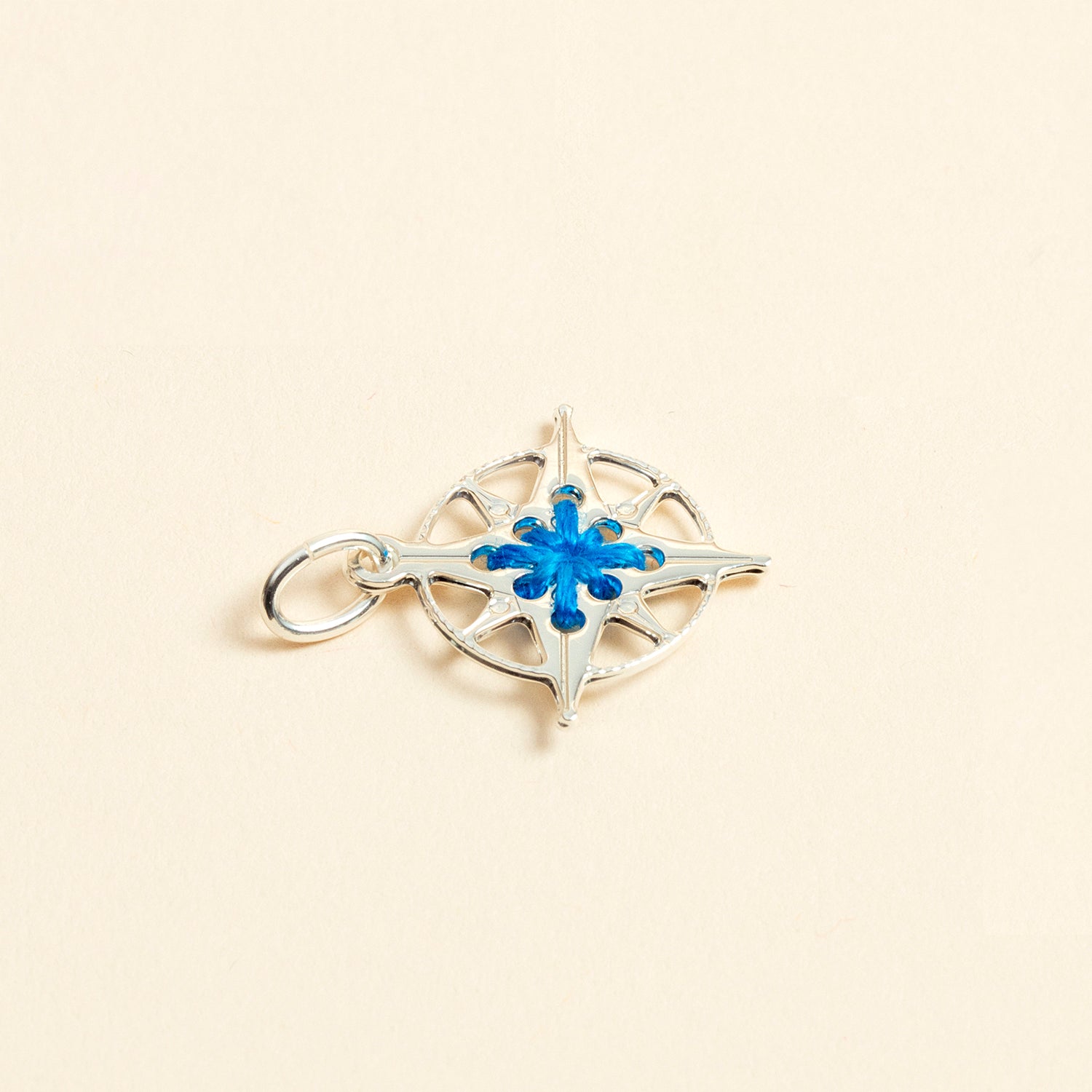 Amulette Rose des Vents . FARA . Argent